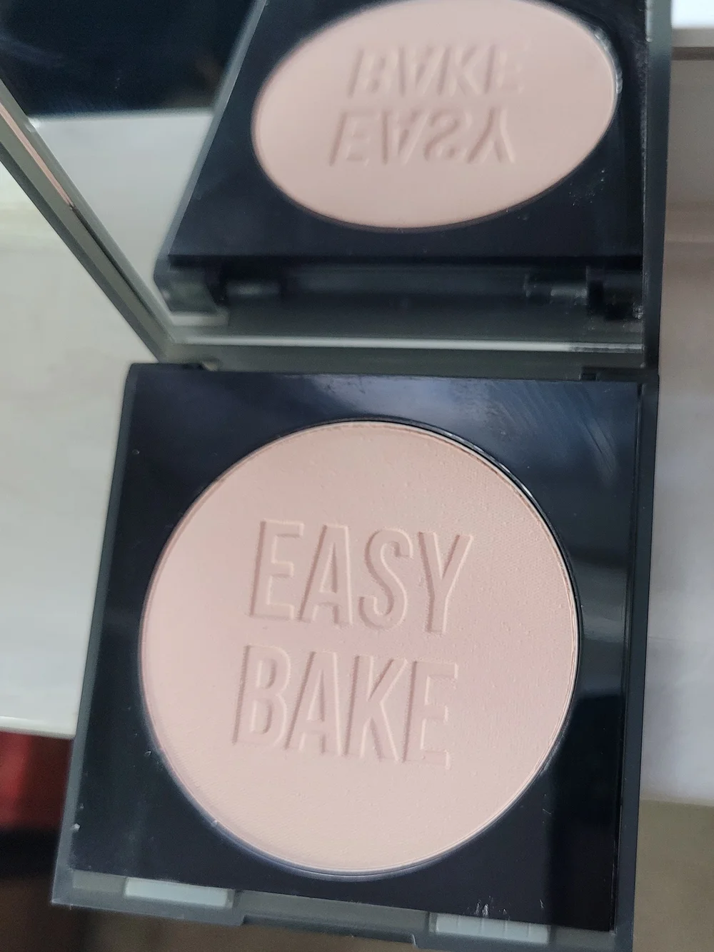 HUDA BEAUTY Easy Bake and Snatch Palette - Cherry Blossom Cake